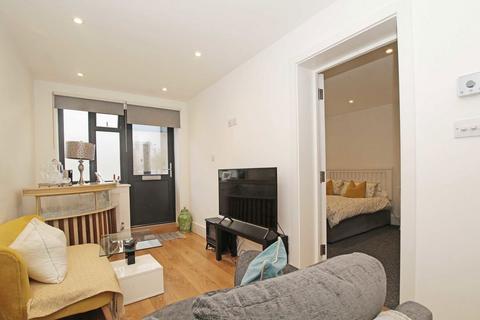 1 bedroom flat to rent, Golborne Road, London W10