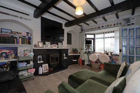 2 bedroom semi-detached house for sale, Albany Crescent, Wolverhampton WV14