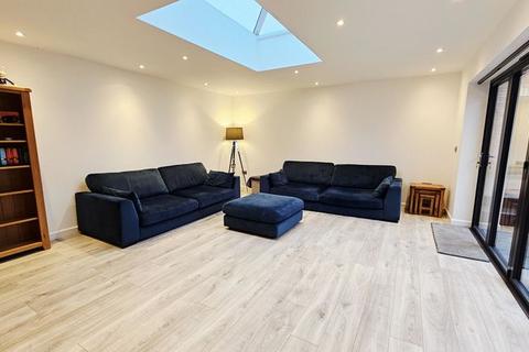 5 bedroom detached house for sale, Dorchester Way, Hereford HR2