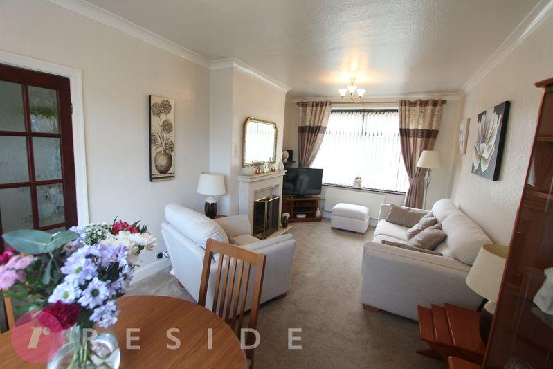 Lounge / Dining Area