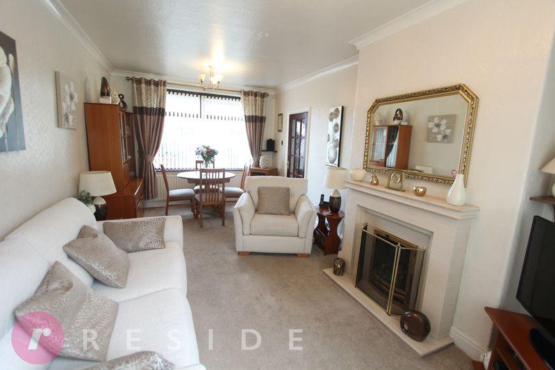 Lounge / Dining Area