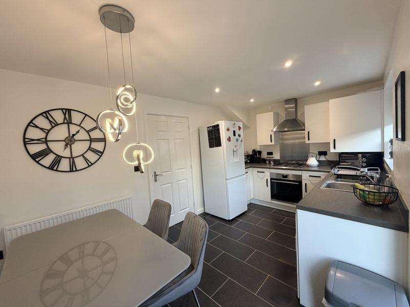 Kitchen / Dining...