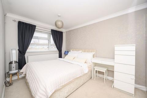 3 bedroom apartment for sale, Mellor Close, Walton-On-Thames