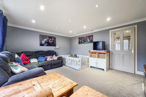 2 bedroom apartment for sale, Queensmead Road, High Wycombe HP10