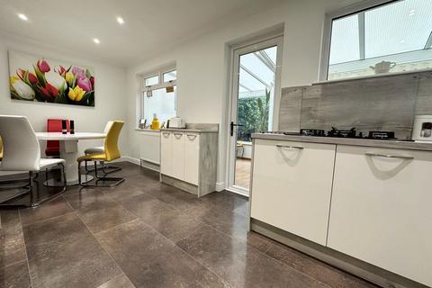4 bedroom semi-detached house for sale, Romsey Avenue, Fareham PO16