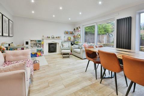 4 bedroom detached house for sale, Lakeside, South Cerney, Gloucestershire
