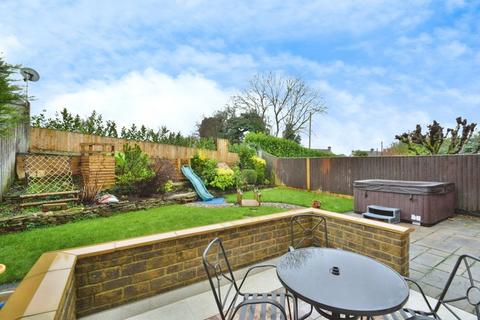 4 bedroom detached house for sale, Lakeside, South Cerney, Gloucestershire