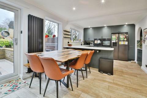 4 bedroom detached house for sale, Lakeside, South Cerney, Gloucestershire