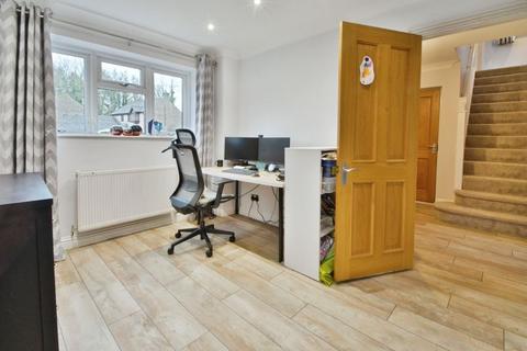 4 bedroom detached house for sale, Lakeside, South Cerney, Gloucestershire