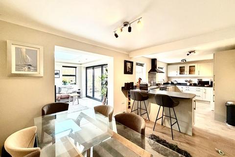 4 bedroom detached house for sale, Fynamore Gardens, Calne SN11