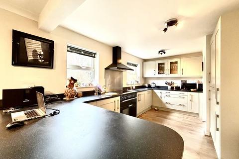 4 bedroom detached house for sale, Fynamore Gardens, Calne SN11