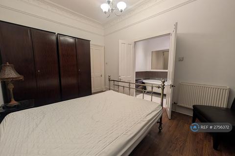 2 bedroom flat to rent, Roebank Street, Glasgow, G31