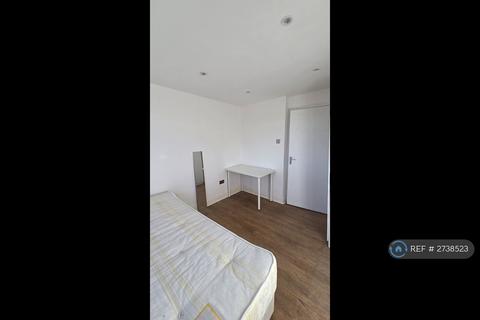 1 bedroom in a house share to rent, Grove Road, London, E17