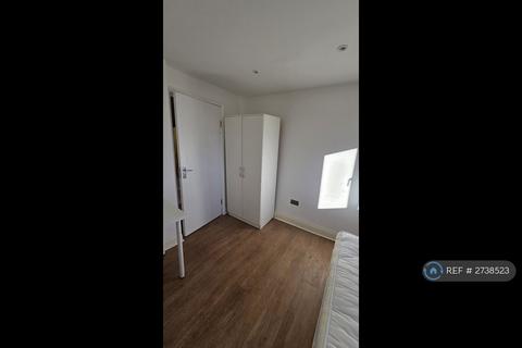 1 bedroom in a house share to rent, Grove Road, London, E17