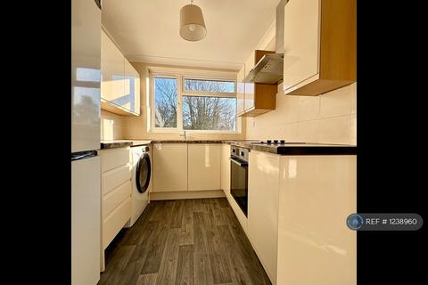 2 bedroom flat to rent, Haig Court, Chelmsford, CM2