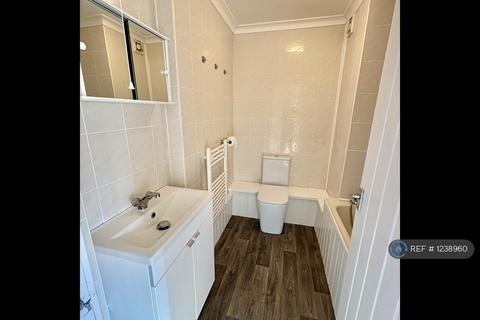 2 bedroom flat to rent, Haig Court, Chelmsford, CM2