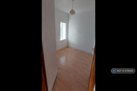 3 bedroom end of terrace house to rent, Off Manville Road, Keighley, BD21