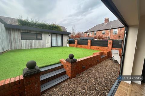 4 bedroom semi-detached house to rent, Windsor Crescent, Newcastle Upon Tyne, NE5