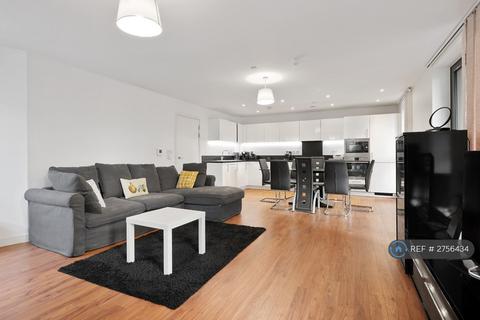 3 bedroom flat to rent, Kingfisher Heights, London, E16