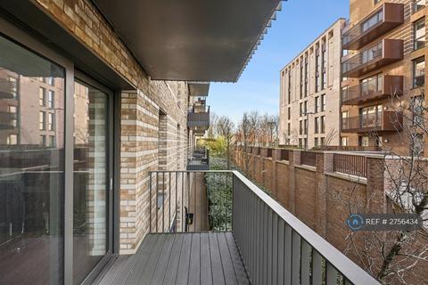 3 bedroom flat to rent, Kingfisher Heights, London, E16
