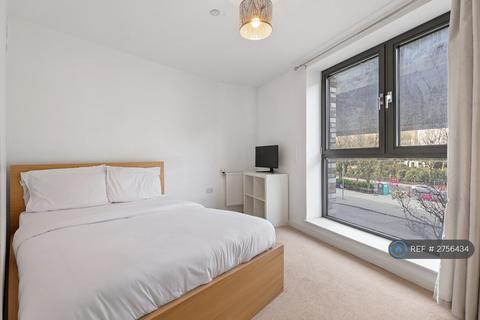 3 bedroom flat to rent, Kingfisher Heights, London, E16