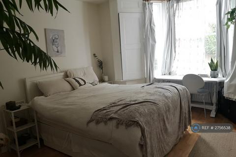 1 bedroom flat to rent, Aldebert Terrace, London, SW8