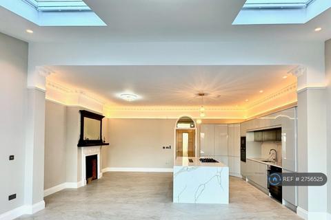 5 bedroom terraced house to rent, Fallow Court Avenue, London, N12