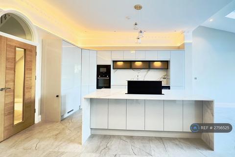 5 bedroom terraced house to rent, Fallow Court Avenue, London, N12