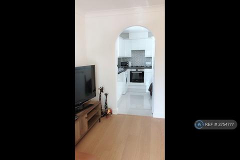 1 bedroom flat to rent, Brotherhood Court, Hayes, UB3