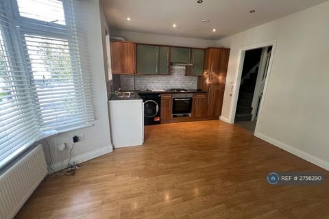 3 bedroom flat to rent, Albert Road, London, NW4