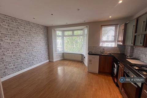 3 bedroom flat to rent, Albert Road, London, NW4