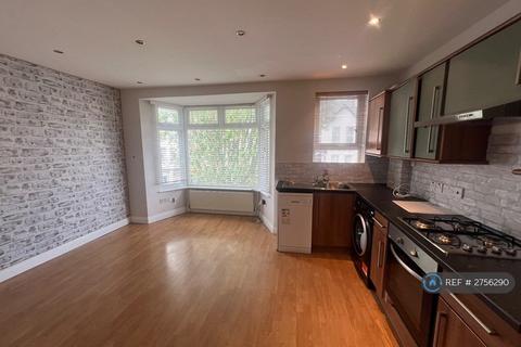 3 bedroom flat to rent, Albert Road, London, NW4