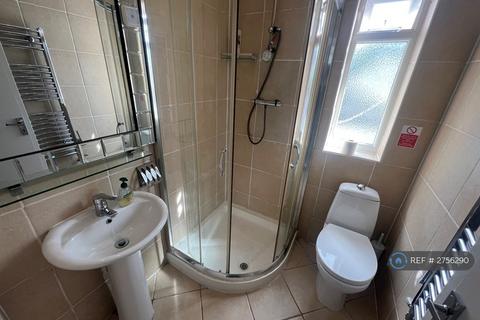 3 bedroom flat to rent, Albert Road, London, NW4