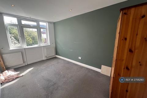 3 bedroom flat to rent, Albert Road, London, NW4