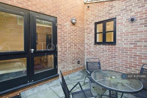 1 bedroom in a house share to rent, Tennis Drive, Nottingham, NG7