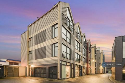 2 bedroom flat to rent, Willow House, London, SE4