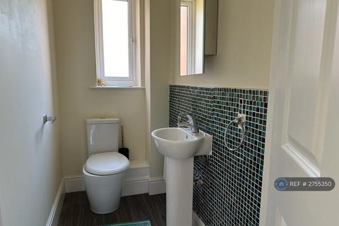 4 bedroom detached house to rent, St. Anthony Road, Basingstoke, RG24