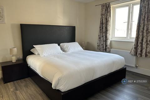 4 bedroom detached house to rent, St. Anthony Road, Basingstoke, RG24