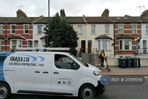 1 bedroom in a house share to rent, Whitehorse Road, Croydon, CR0