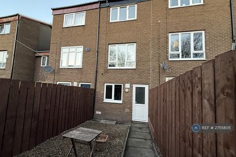 3 bedroom terraced house to rent, Stainton Drive, Gateshead, NE10