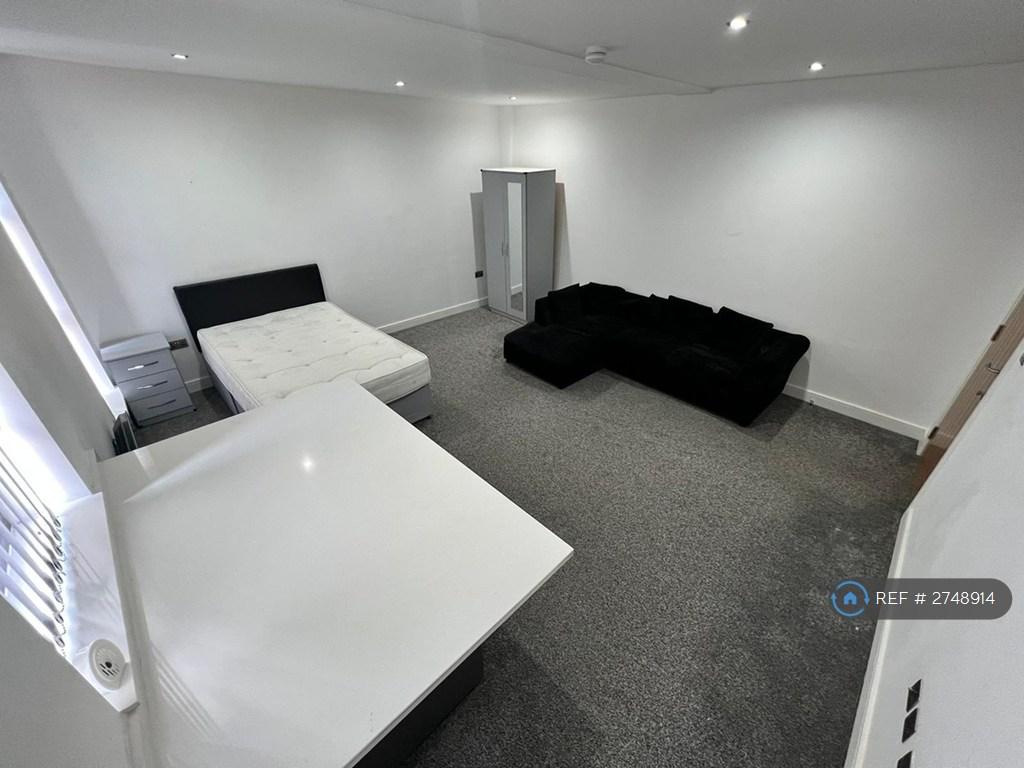 Studio Room