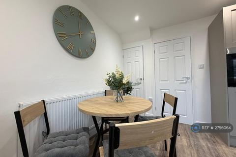 2 bedroom terraced house to rent, London Road, Newark, NG24