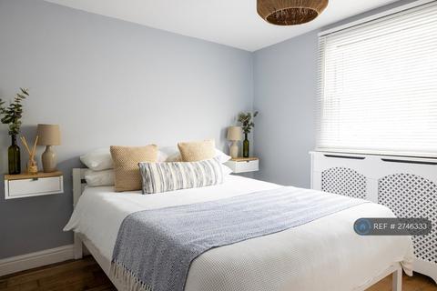 2 bedroom flat to rent, Tintern Street, London, SW4