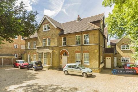 2 bedroom flat to rent, Court Road, London, SE9