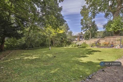 2 bedroom flat to rent, Court Road, London, SE9