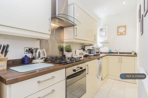 2 bedroom flat to rent, Court Road, London, SE9