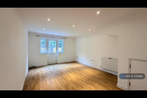 2 bedroom terraced house to rent, Vulcan Close, London, E6