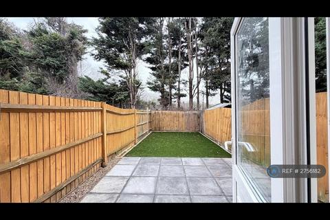 2 bedroom terraced house to rent, Vulcan Close, London, E6