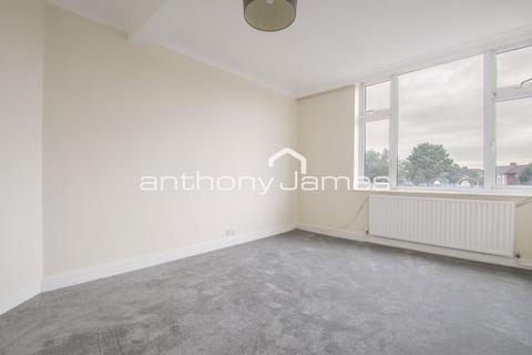 3 bedroom maisonette to rent, Falconwood Parade, Welling DA16