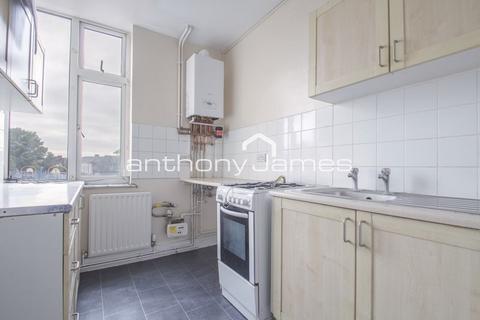 3 bedroom maisonette to rent, Falconwood Parade, Welling DA16
